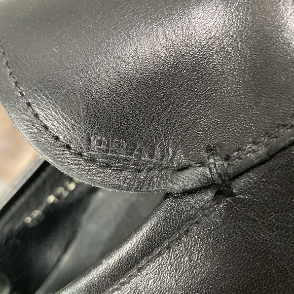 PRADA Men’s size 9 1/2 (40) black leather loafers